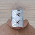 Bague chic rectangulaire en argent et Nacre (blanc) T50 Bague chic rectangulaire en argent et Nacre (blanc) T50