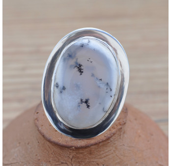 Bague ovale monture plate en argent et pierre en Agate dendrite (blanc)