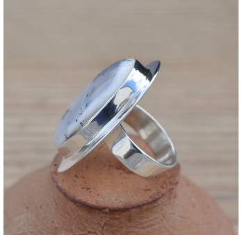 Bague ovale monture plate en argent et pierre en Agate dendrite (blanc) T55
