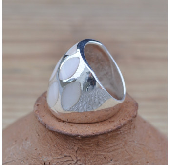 Bague bombée large en argent et Nacre (blanc) T50/52