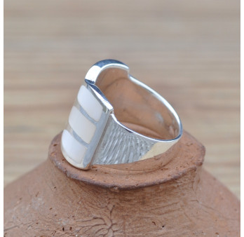 Bague argent large ondulée en Nacre (blanc) T55