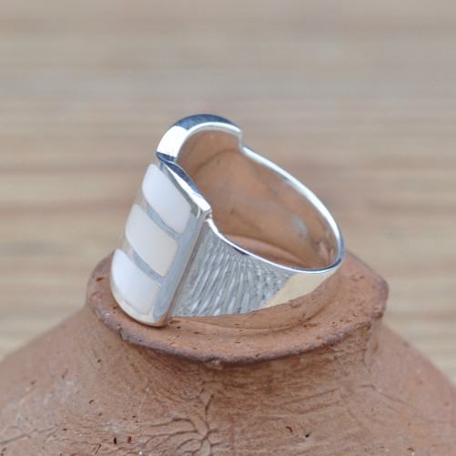 Bague argent large ondulée en Nacre (blanc) T55
