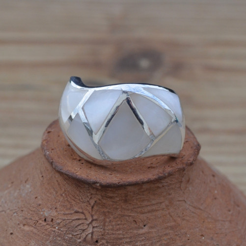 Bague asymétrique en argent et Nacre (blanc)