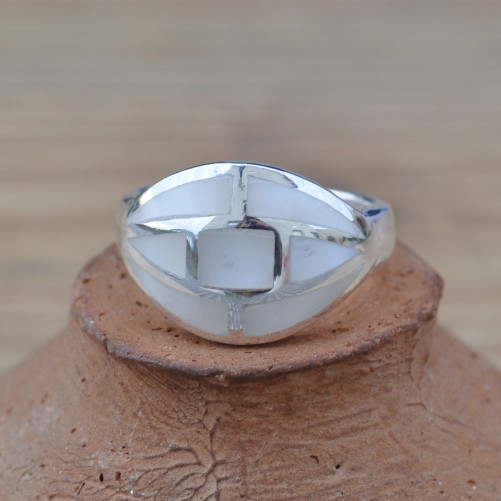 Bague bombée graphique en argent et Nacre (blanc)