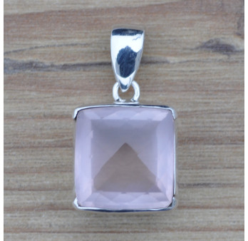 Pendentif carré en argent et pierre Quartz rose facettée semi clos