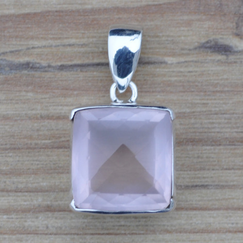 Pendentif carré en argent et pierre Quartz rose facettée semi clos