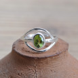 Bague fine ajourée en argent et pierre ovale en Péridot (vert) T52/55