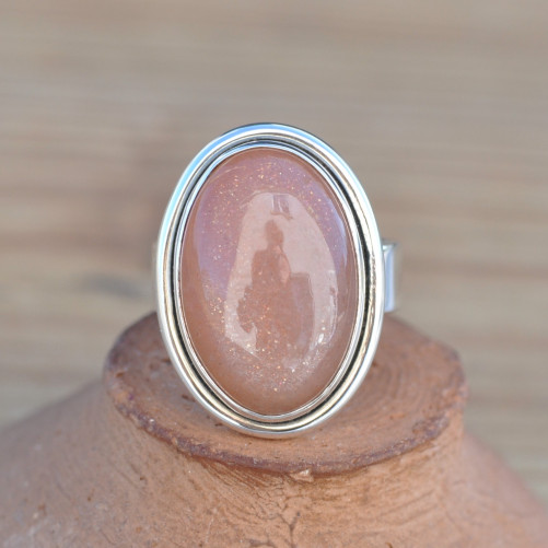 Bague ovale Pierre de lune saumonée sertie d'argent T55