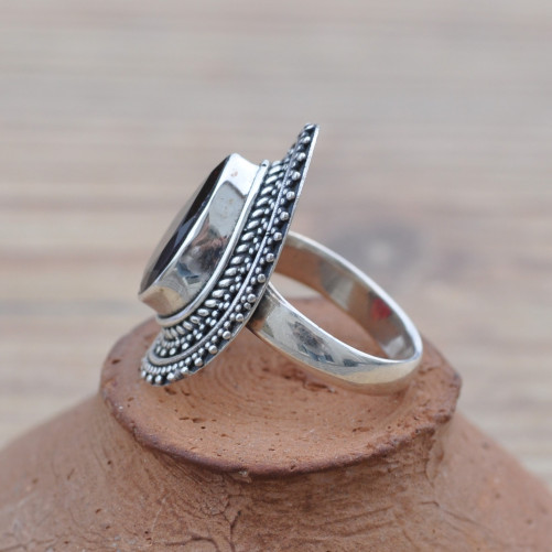 Bague ethnique argent et pierre goutte en Grenat facettée (rouge) T57