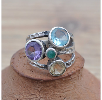Bague en argent martelé et 4 pierres rondes facettées (multicolore)