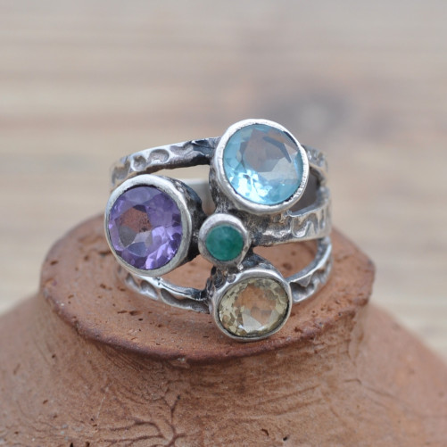 Bague en argent martelé et 4 pierres rondes facettées (multicolore)