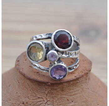Bague en argent martelé et 4 pierres rondes facettées (multicolore)