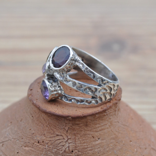 Bague en argent martelé et 4 pierres rondes facettées (multicolore) T53