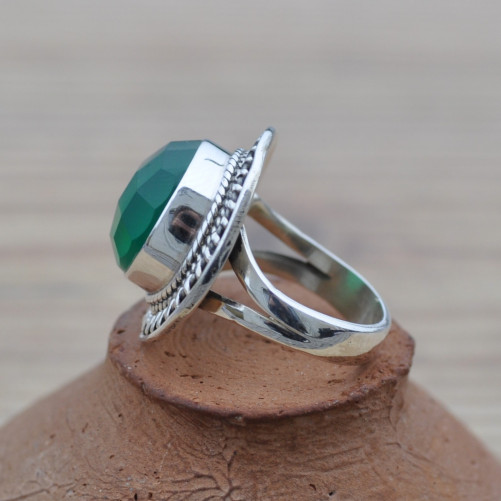 Bague ronde en argent ciselé et pierre Agate verte facettée (vert) T56