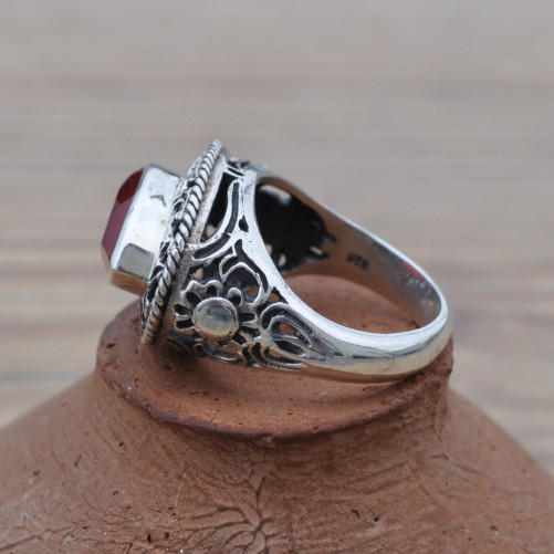 Bague vintage navette pierre Cornaline et argent ciselé T54