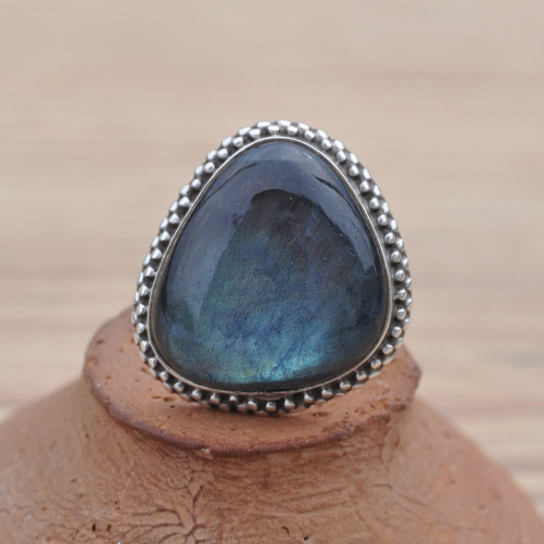 Belle bague en argent travaillé et pierre bombée Labradorite T56