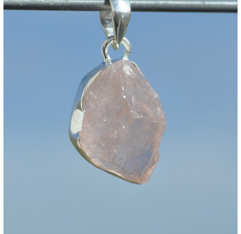 Pendentif en pierre Quartz rose brute et argent