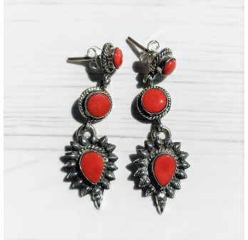 Longues boucles d'oreilles clous argent  pierres en corail (rouge)