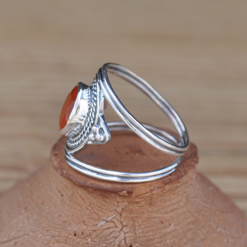 Anneau large bohême ajouré en argent ciselé et Cornaline (orange) T54