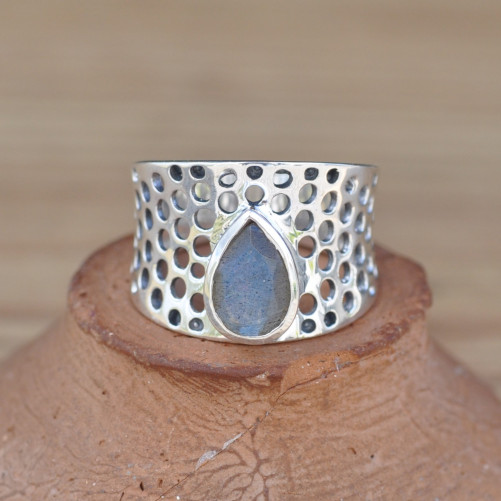 Anneau large ajouré en argent et pierre Labradorite T54