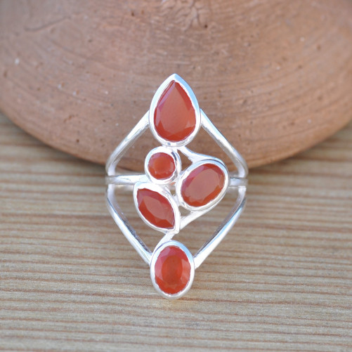NEW ! Longue bague en argent et 5 pierres facettées en Cornaline T57