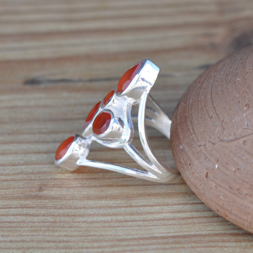 Longue bague en argent et 5 pierres facettées en Cornaline T54
