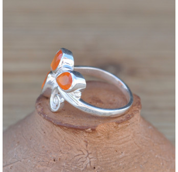 Bague chic en argent 925 et 3 pierres gouttes en Cornaline T60