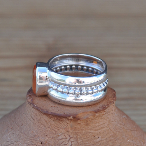 Anneau boules d'argent et pierre ovale en Cornaline T56
