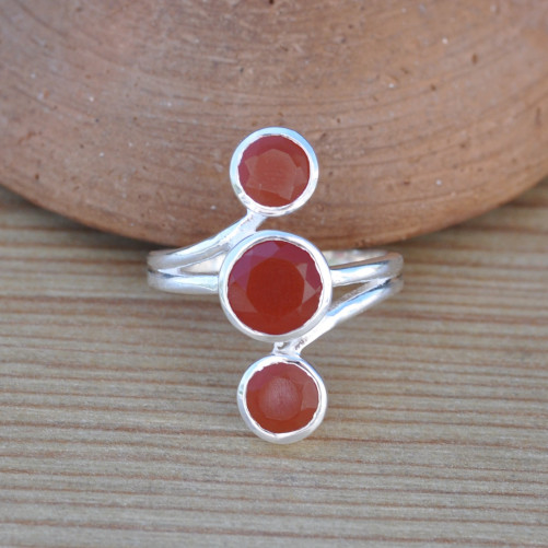 NEW ! Longue bague 3 pierres rondes facettées en Cornaline et argent T60