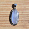 Pendentif oblongue argent ciselé et pierre de lune (blanc)