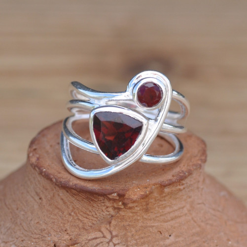 NEW ! Bague ajourée entremêlée 2 pierres en Grenat et argent (rouge)