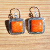 Boucles d'oreilles argent ciselé carrées en corail éponge orange