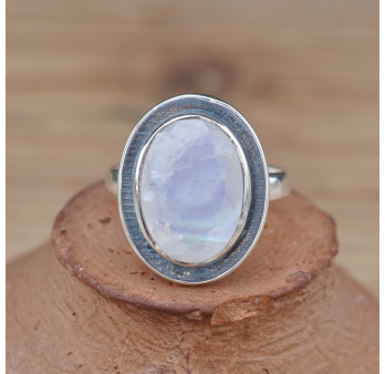 Bague ovale argent oxydé et pierre facettée Pierre de lune blanche