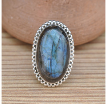 Bague ovale pierre Labradorite et argent travaillé (bleu)