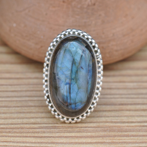 Bague ovale pierre Labradorite et argent travaillé (bleu)