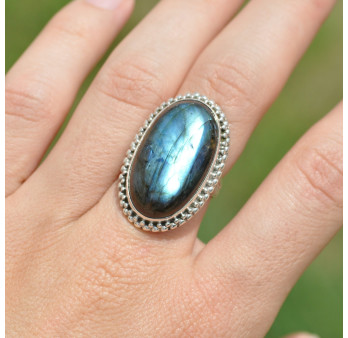 Bague ovale pierre Labradorite et argent travaillé (bleu) T55