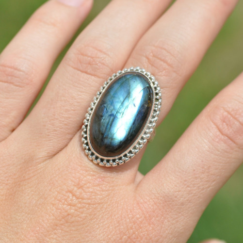 Bague ovale pierre Labradorite et argent travaillé (bleu) T55