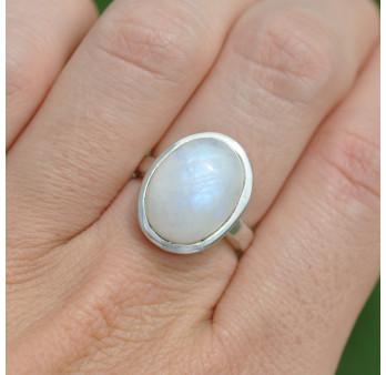 Bague ovale argent et Pierre de lune bombée (blanc) T55