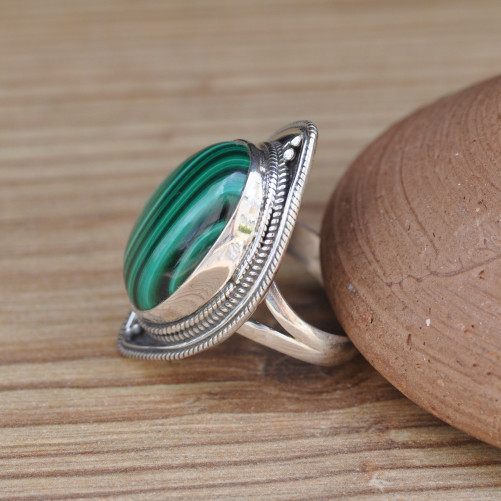 Bague argent ciselé pointes et pierre Malachite (vert) T58