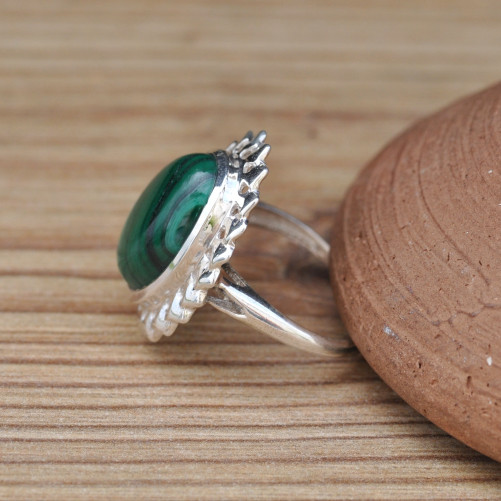 Bague argent ciselé et pierre ovale bombée Malachite (vert) T56