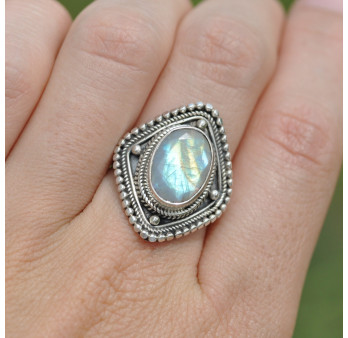Bague losange argent et Pierre de lune irisée (blanc) T58