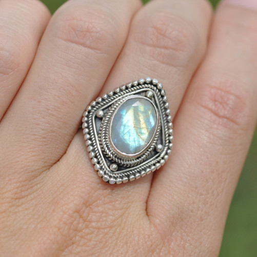 Bague losange argent et Pierre de lune irisée (blanc) T58