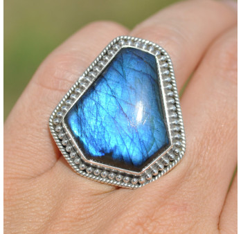 Grosse bague pierre Labradorite et argent ciselé (bleu) T52
