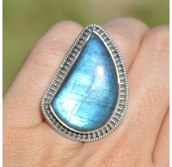 Grosse bague en pierre Labradorite et argent ciselé (bleu) T52