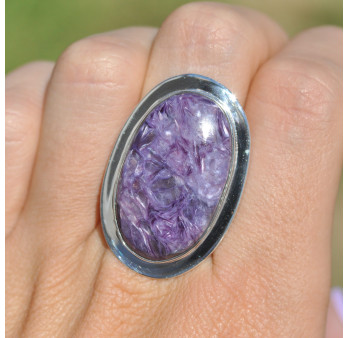 Grosse bague ovale argent plat et pierre Charoite (violet) T60