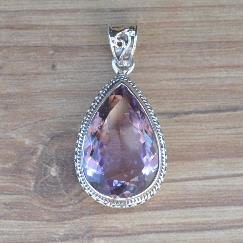 Pendentif goutte argent ciselé et pierre Amétrine (violet) Pendentif goutte argent ciselé et pierre Amétrine (violet)