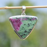Gros pendentif triangulaire argent et Rubis sur Zoisite verte (rose) (vert)