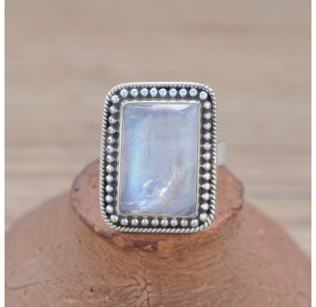 Bague rectangulaire Pierre de lune et argent ciselé (blanc)