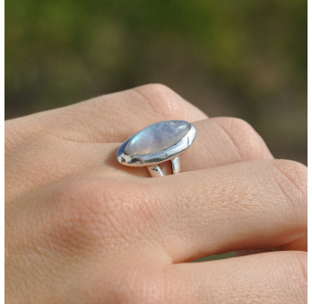 Petite bague navette en Pierre de lune et argent (blanc)