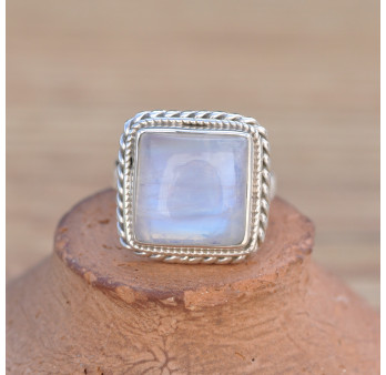 Petite bague carré argent torsadé et Pierre de lune irisée (blanc)
